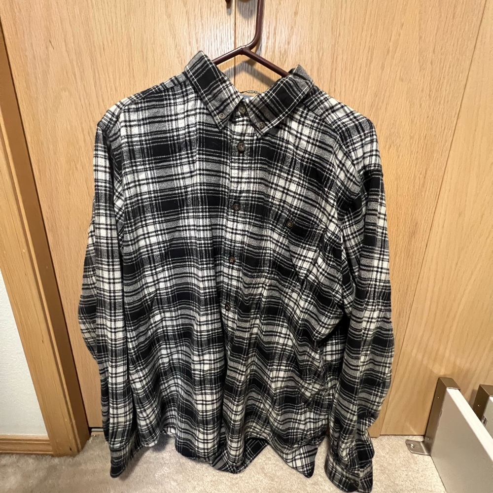 Woolrich Black and White Plaid Casual Button Down Shirt
